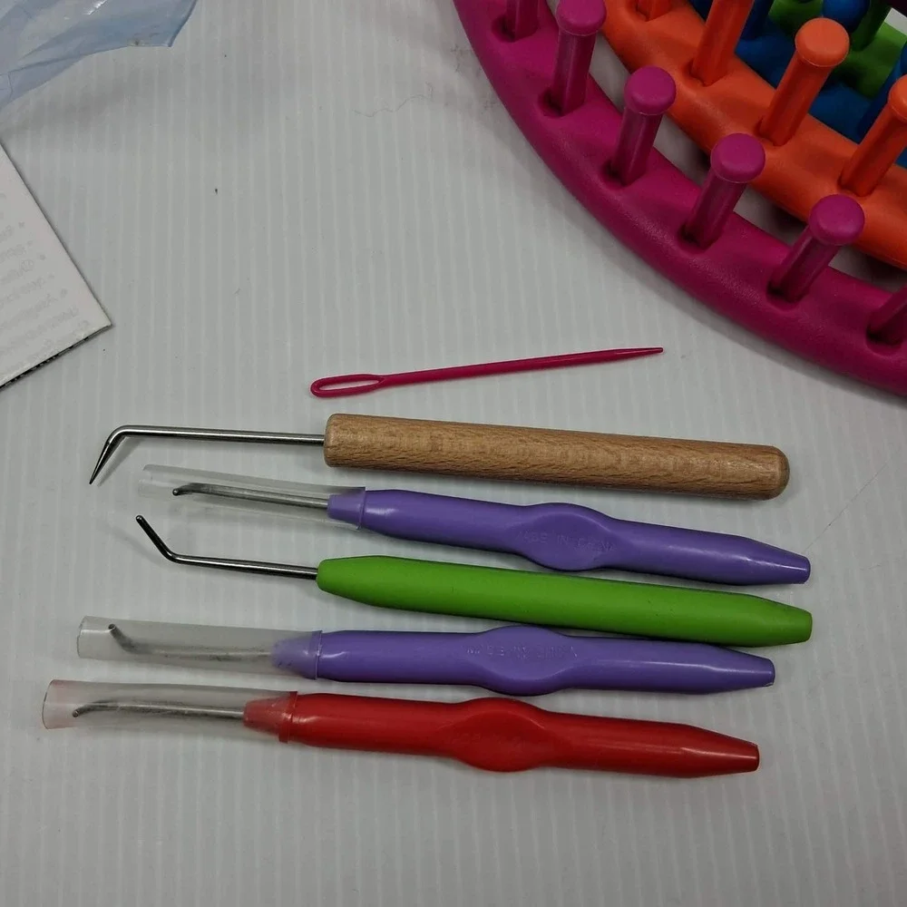 Boye Round‎ Loom Collection Set of 5 Circular Knitting Looms with Tools & Guides